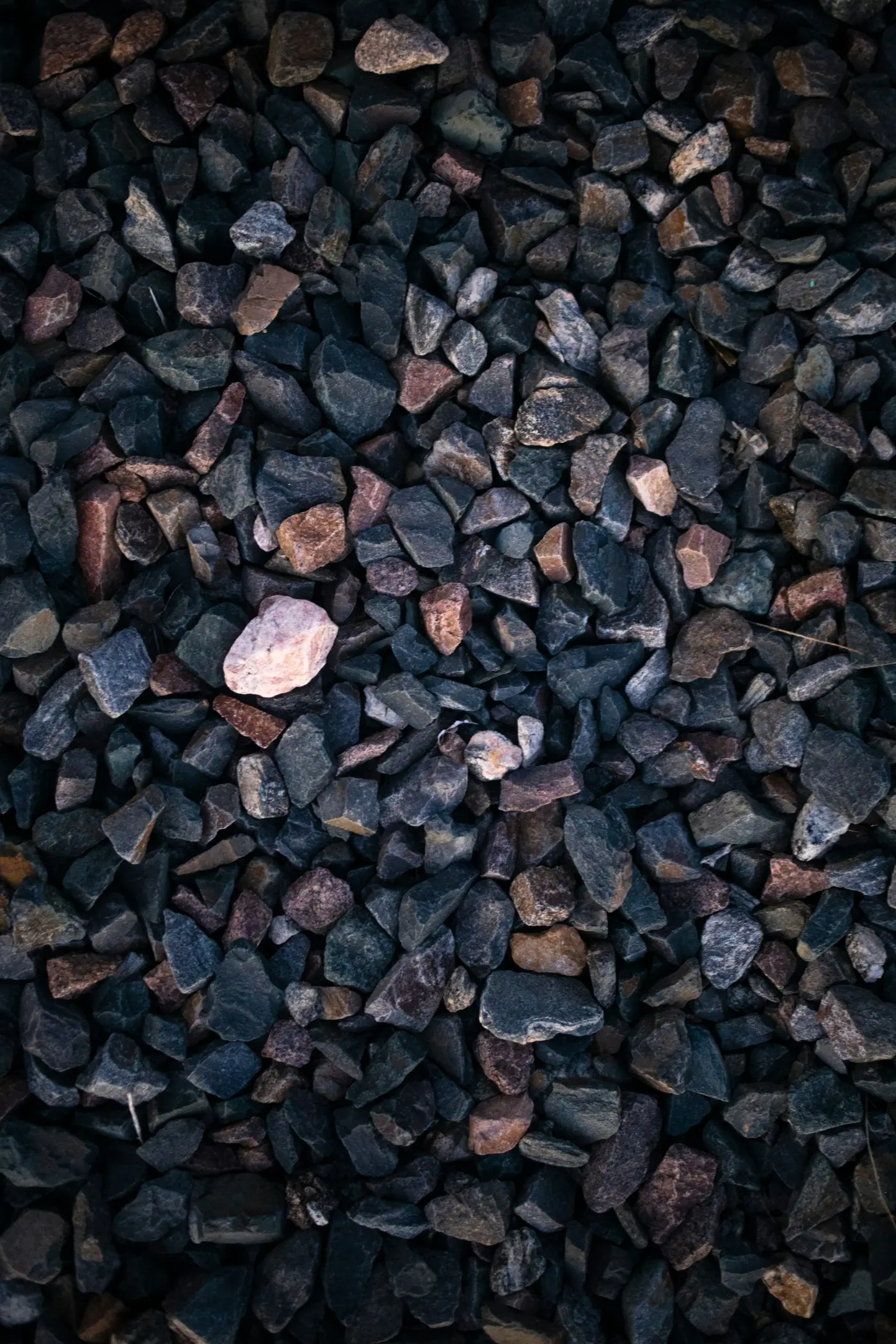 A pile of dark ore lumps